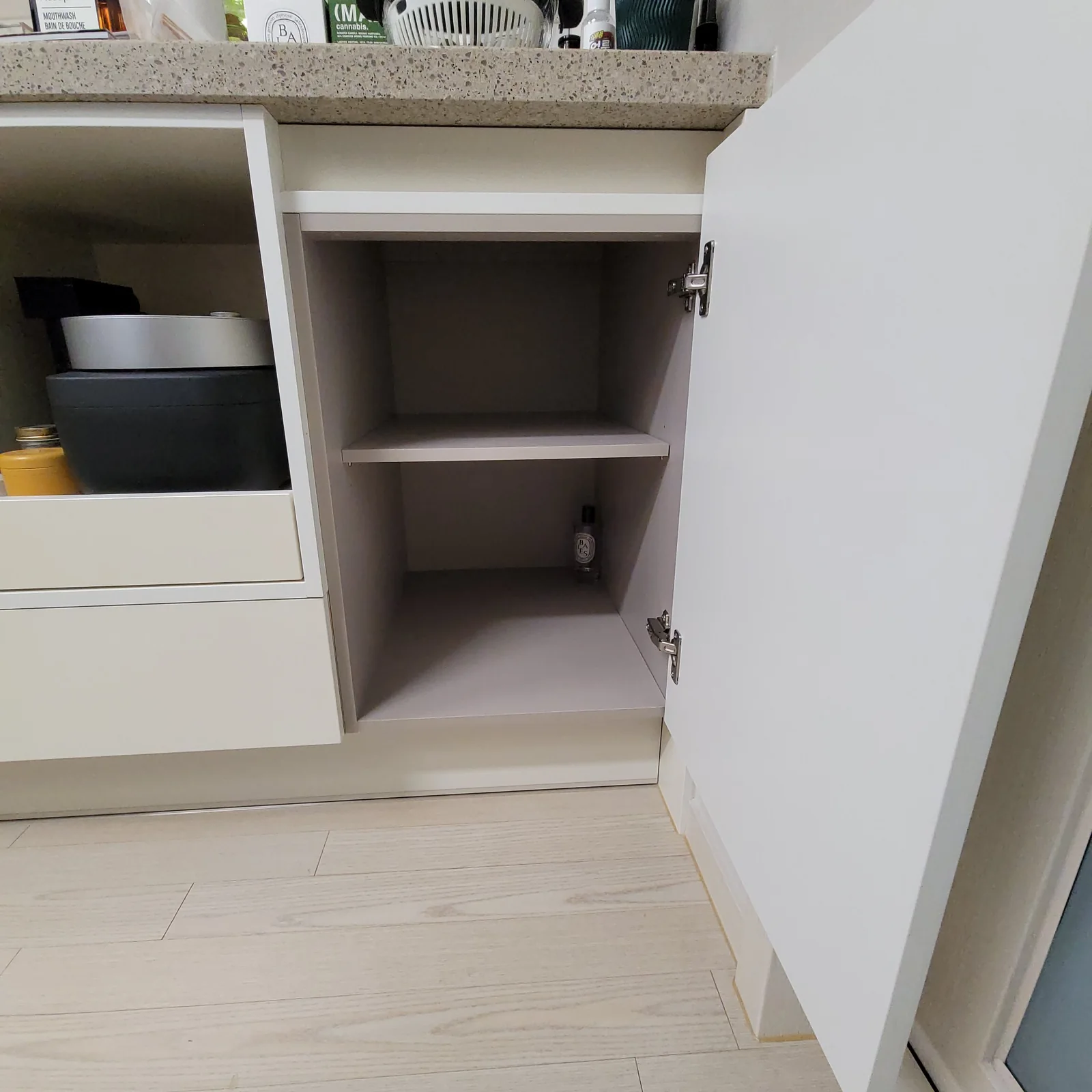 주방 아일랜드 수납장 로봇청소기장 리폼 시공 전