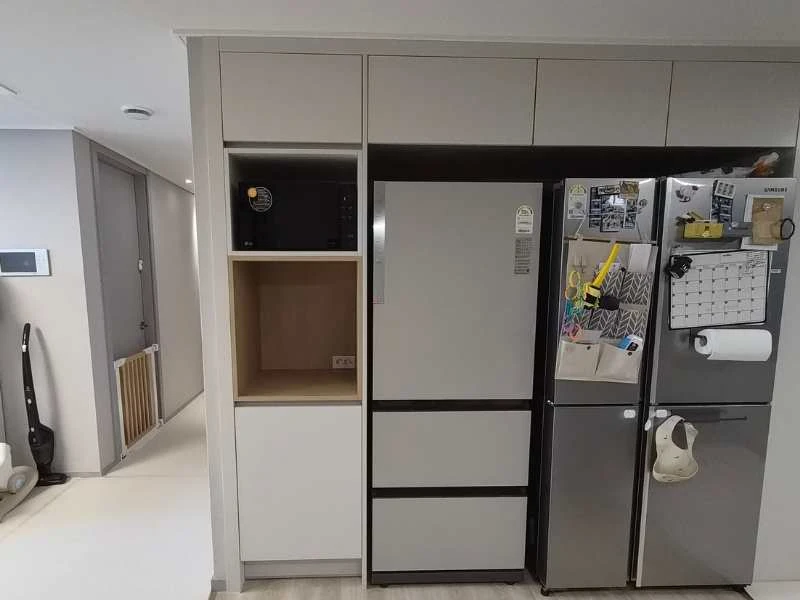 냉장고 2대와 맞춤 키큰장 시공 후