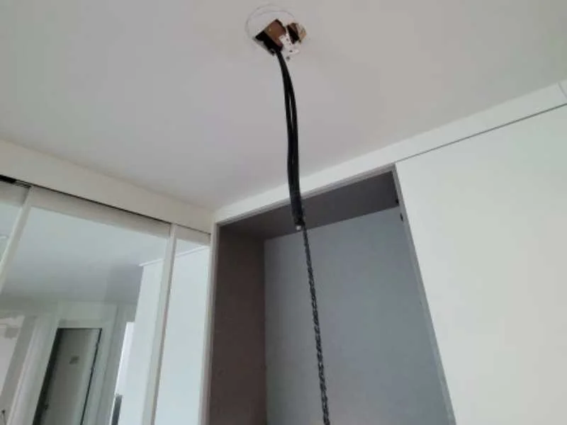 오픈장으로 사용할 부분 철거 및 내부 정리